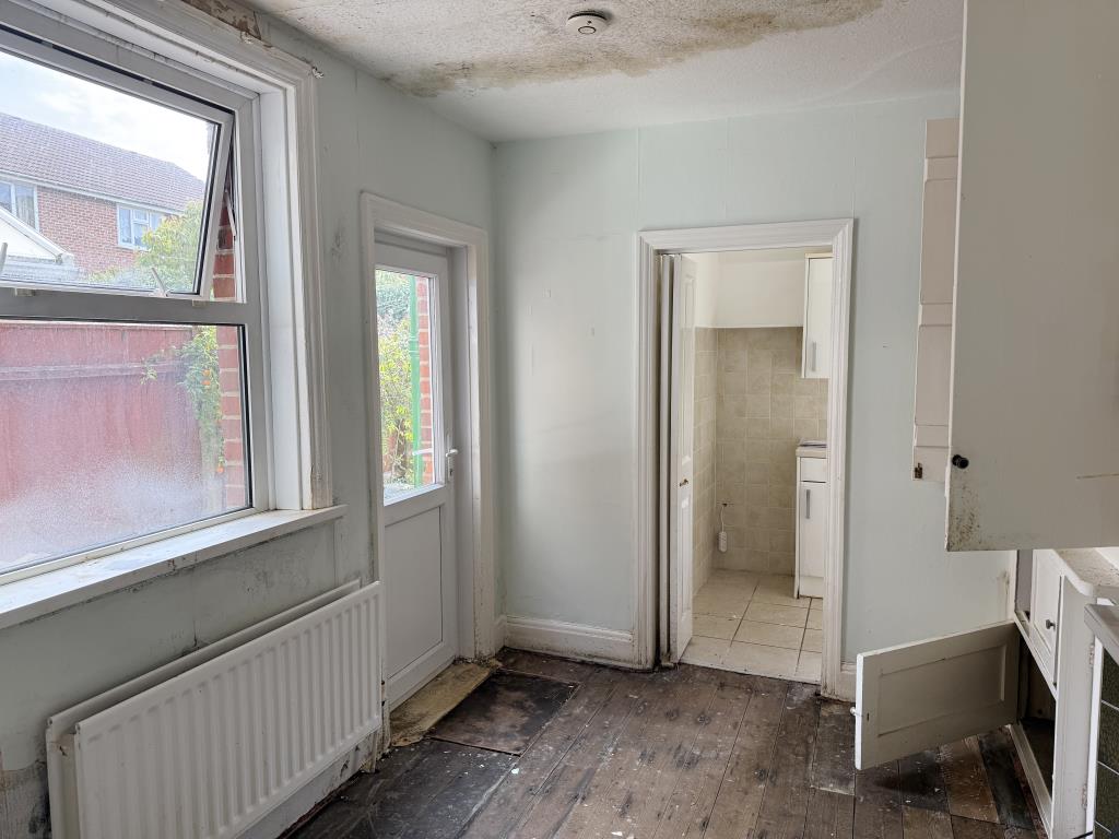 Lot: 106 - THREE-BEDROOM HOUSE IN NEED OF IMPROVEMENT - Breakfast room looking towards kitchen